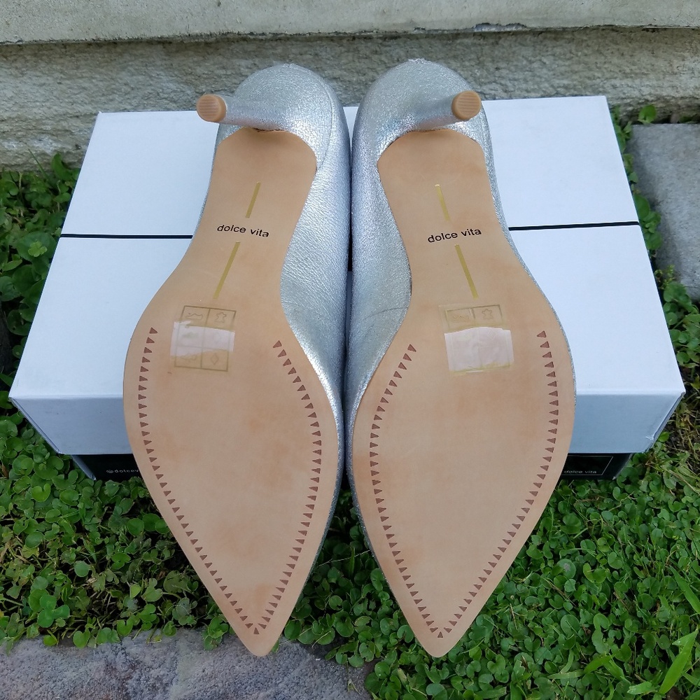 Gorgeous Dolce Vita Silver Pebbled Leather Heels - Picture 7 of 8